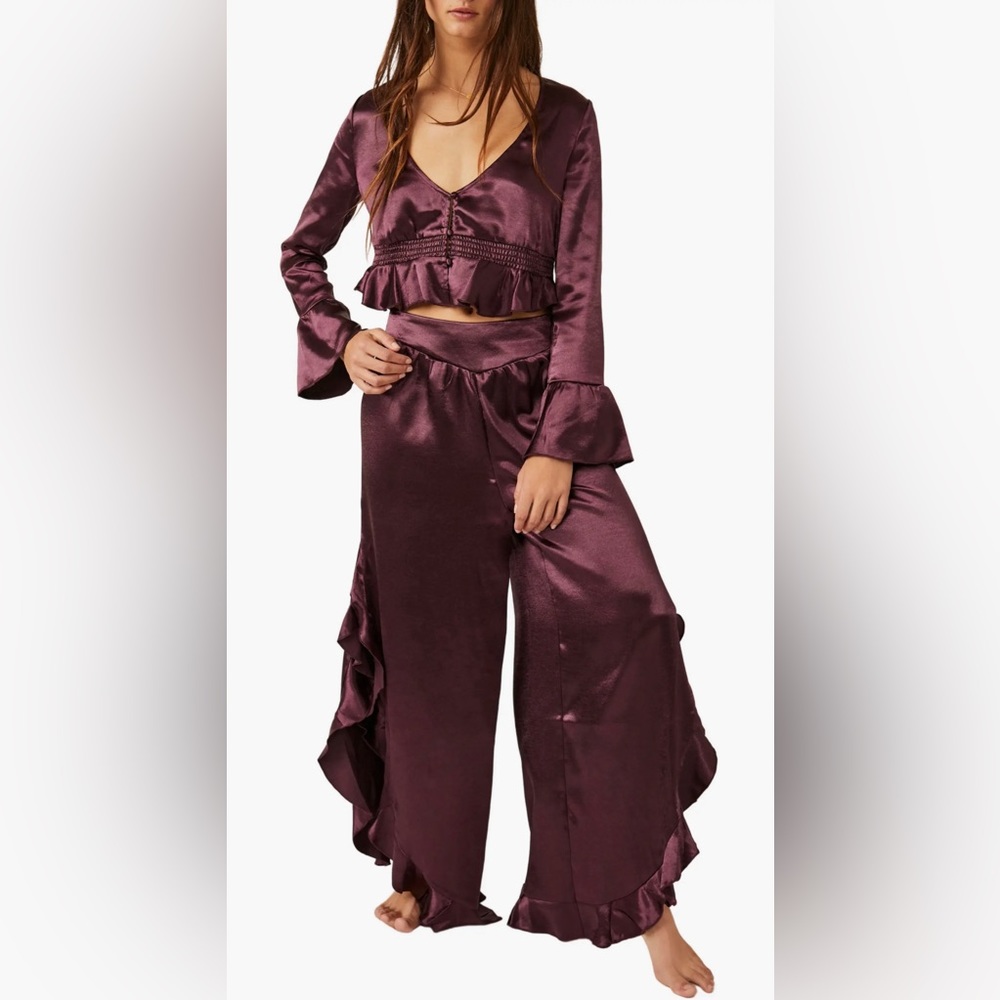 ⭐️Host Pick⭐️BNWT Free People Chasing Love Ruffle Satin Pajamas